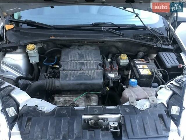 Фиат Линеа, объемом двигателя 1.4 л и пробегом 195 тыс. км за 5000 $, фото 8 на Automoto.ua