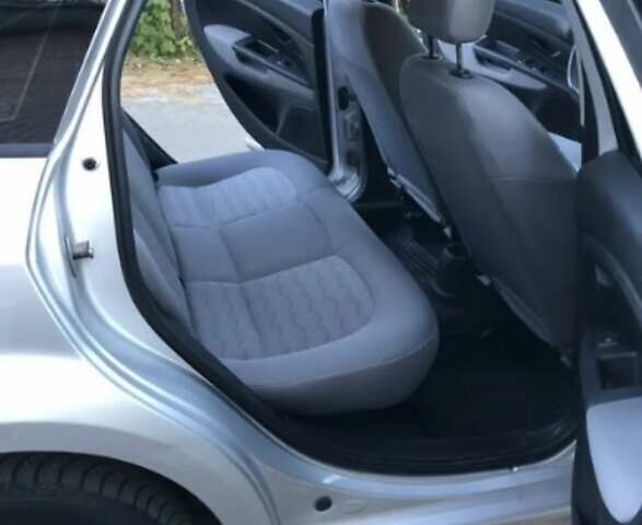 Фиат Линеа, объемом двигателя 1.4 л и пробегом 195 тыс. км за 5000 $, фото 11 на Automoto.ua