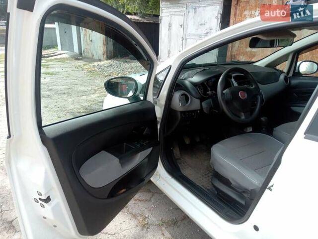 Фиат Линеа, объемом двигателя 0 л и пробегом 256 тыс. км за 4500 $, фото 2 на Automoto.ua