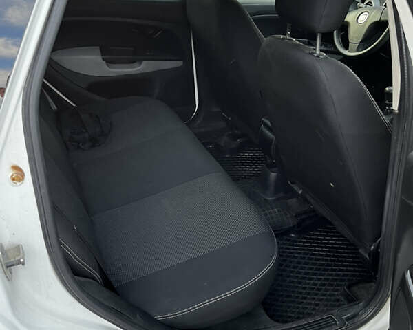 Фиат Линеа, объемом двигателя 1.37 л и пробегом 179 тыс. км за 4999 $, фото 13 на Automoto.ua