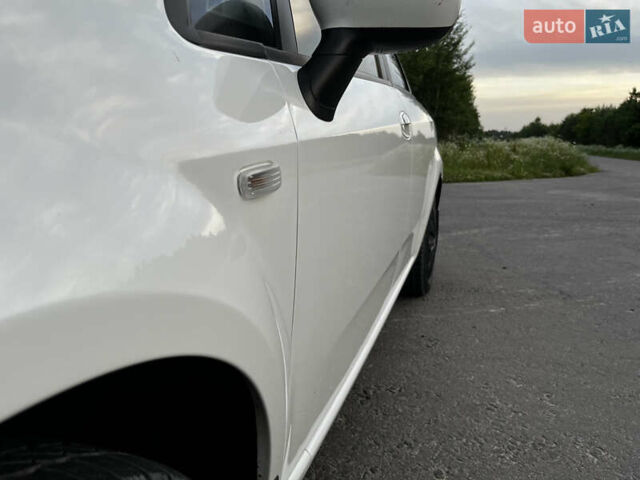 Фиат Линеа, объемом двигателя 1.37 л и пробегом 179 тыс. км за 4999 $, фото 8 на Automoto.ua