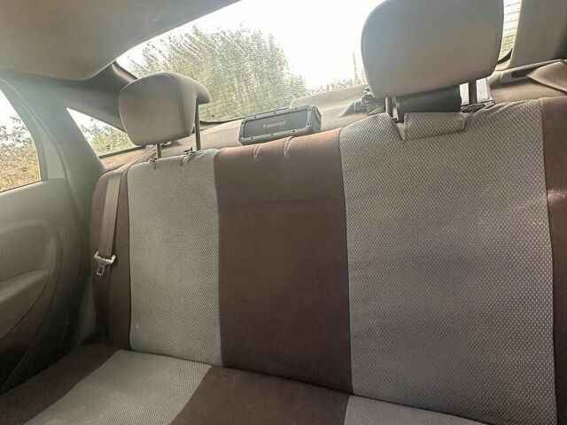 Фиат Линеа, объемом двигателя 1.4 л и пробегом 285 тыс. км за 4300 $, фото 8 на Automoto.ua