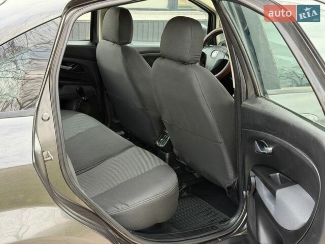 Сірий Фіат Лінеа, об'ємом двигуна 1.25 л та пробігом 249 тис. км за 4900 $, фото 9 на Automoto.ua