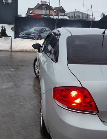 Серый Фиат Линеа, объемом двигателя 1.4 л и пробегом 235 тыс. км за 3800 $, фото 24 на Automoto.ua