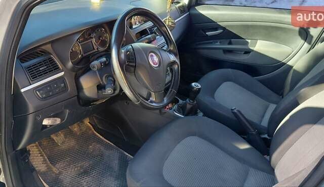 Серый Фиат Линеа, объемом двигателя 1.4 л и пробегом 235 тыс. км за 3800 $, фото 10 на Automoto.ua