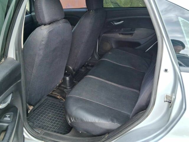 Серый Фиат Линеа, объемом двигателя 1.4 л и пробегом 240 тыс. км за 3600 $, фото 5 на Automoto.ua