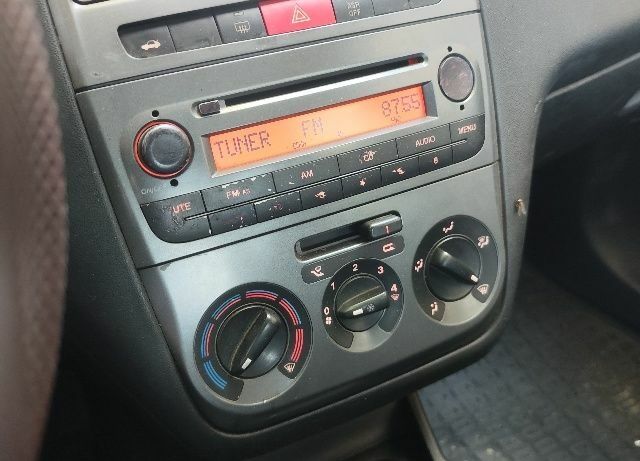 Серый Фиат Линеа, объемом двигателя 1.2 л и пробегом 488 тыс. км за 2100 $, фото 16 на Automoto.ua