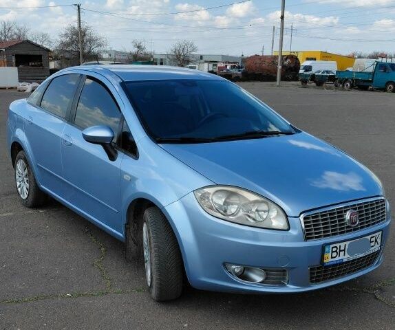 Серый Фиат Линеа, объемом двигателя 1.4 л и пробегом 200 тыс. км за 3900 $, фото 1 на Automoto.ua