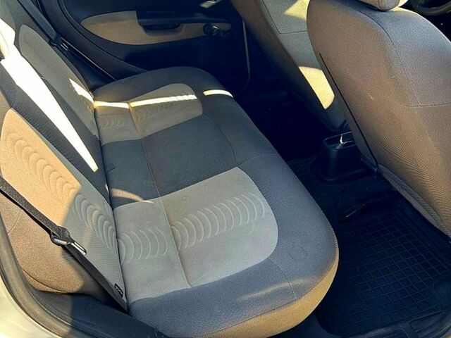 Сірий Фіат Лінеа, об'ємом двигуна 1.4 л та пробігом 0 тис. км за 4500 $, фото 4 на Automoto.ua