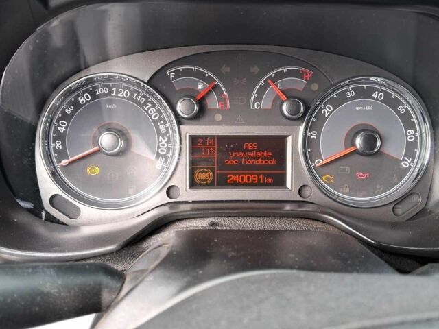 Серый Фиат Линеа, объемом двигателя 1.4 л и пробегом 240 тыс. км за 3600 $, фото 1 на Automoto.ua