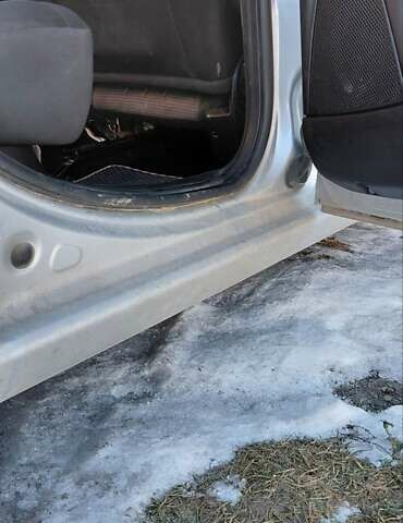 Серый Фиат Линеа, объемом двигателя 1.4 л и пробегом 235 тыс. км за 3800 $, фото 8 на Automoto.ua