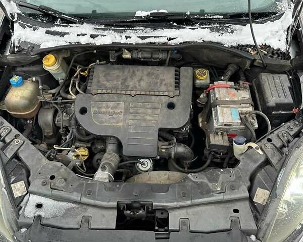 Серый Фиат Линеа, объемом двигателя 1.25 л и пробегом 305 тыс. км за 4800 $, фото 11 на Automoto.ua