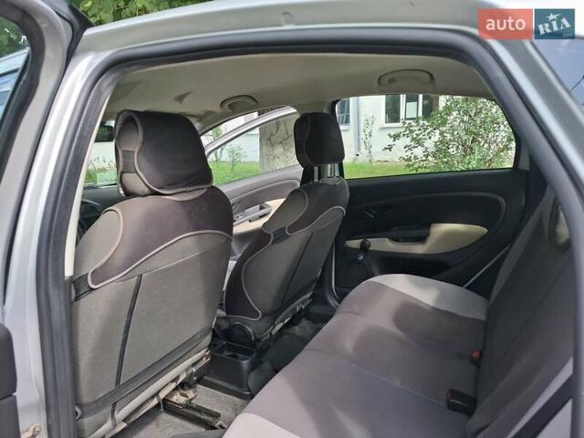 Сірий Фіат Лінеа, об'ємом двигуна 1.37 л та пробігом 77 тис. км за 5099 $, фото 8 на Automoto.ua