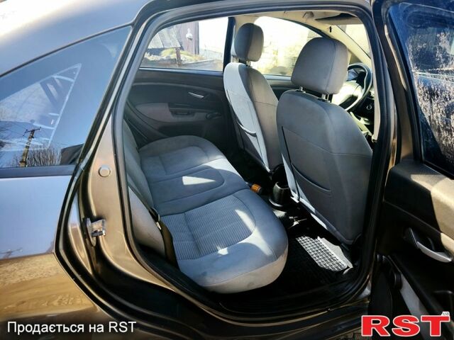 Серый Фиат Линеа, объемом двигателя 1.4 л и пробегом 255 тыс. км за 3450 $, фото 6 на Automoto.ua