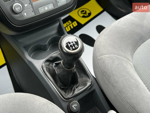 Серый Фиат Линеа, объемом двигателя 1.37 л и пробегом 185 тыс. км за 4999 $, фото 14 на Automoto.ua