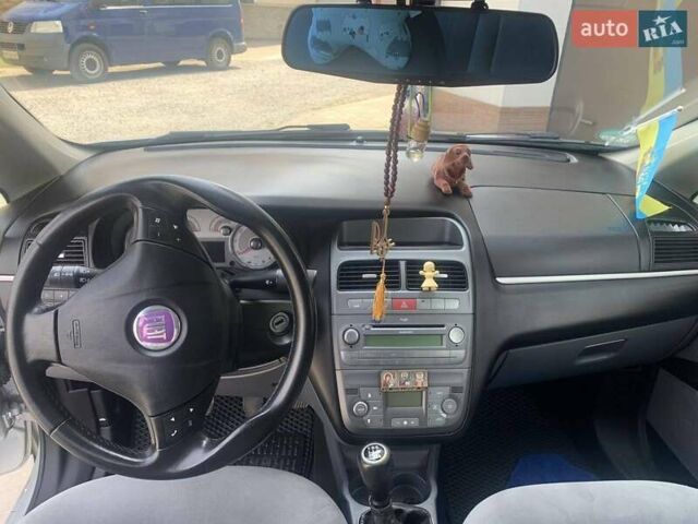 Серый Фиат Линеа, объемом двигателя 1.37 л и пробегом 182 тыс. км за 4500 $, фото 16 на Automoto.ua