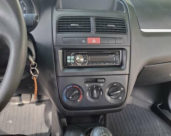 Сірий Фіат Лінеа, об'ємом двигуна 1.37 л та пробігом 77 тис. км за 5099 $, фото 6 на Automoto.ua