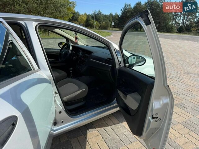 Сірий Фіат Лінеа, об'ємом двигуна 1.37 л та пробігом 215 тис. км за 3900 $, фото 13 на Automoto.ua
