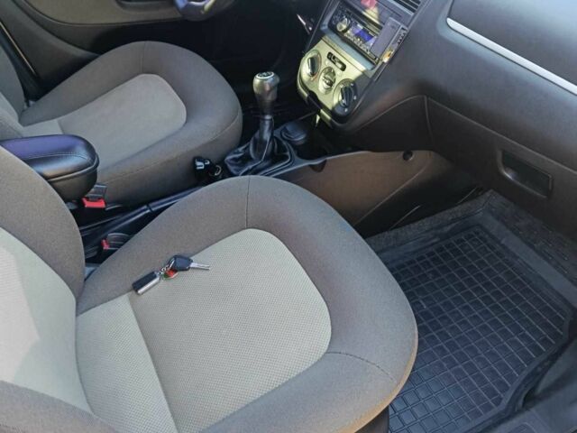 Серый Фиат Линеа, объемом двигателя 1.4 л и пробегом 34 тыс. км за 6250 $, фото 11 на Automoto.ua