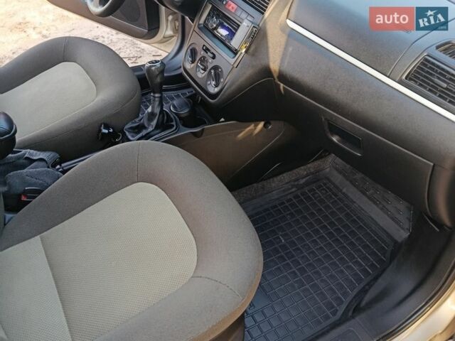 Сірий Фіат Лінеа, об'ємом двигуна 1.37 л та пробігом 34 тис. км за 6250 $, фото 10 на Automoto.ua