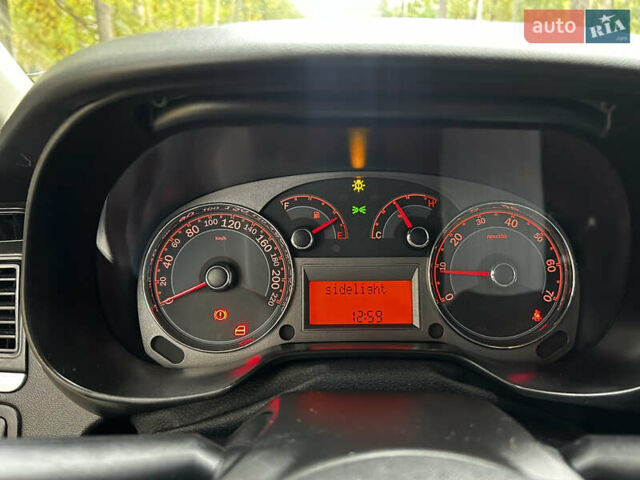 Серый Фиат Линеа, объемом двигателя 1.37 л и пробегом 110 тыс. км за 4500 $, фото 16 на Automoto.ua