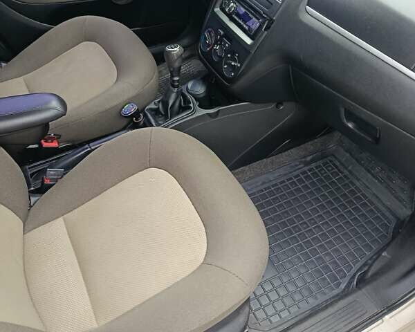 Сірий Фіат Лінеа, об'ємом двигуна 1.37 л та пробігом 33 тис. км за 6250 $, фото 4 на Automoto.ua