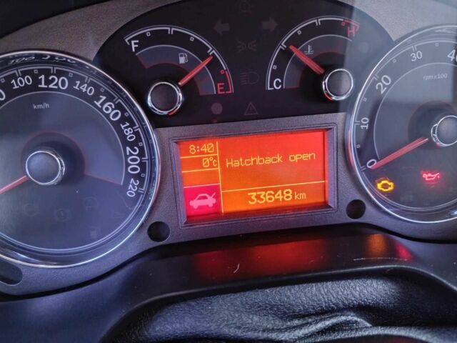 Серый Фиат Линеа, объемом двигателя 1.4 л и пробегом 34 тыс. км за 6250 $, фото 2 на Automoto.ua