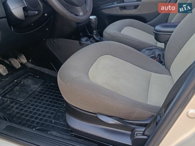 Сірий Фіат Лінеа, об'ємом двигуна 1.37 л та пробігом 34 тис. км за 6250 $, фото 7 на Automoto.ua