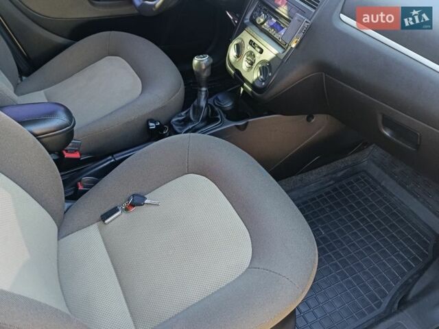 Сірий Фіат Лінеа, об'ємом двигуна 1.37 л та пробігом 34 тис. км за 6250 $, фото 7 на Automoto.ua