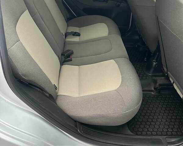 Серый Фиат Линеа, объемом двигателя 1.37 л и пробегом 44 тыс. км за 5100 $, фото 16 на Automoto.ua