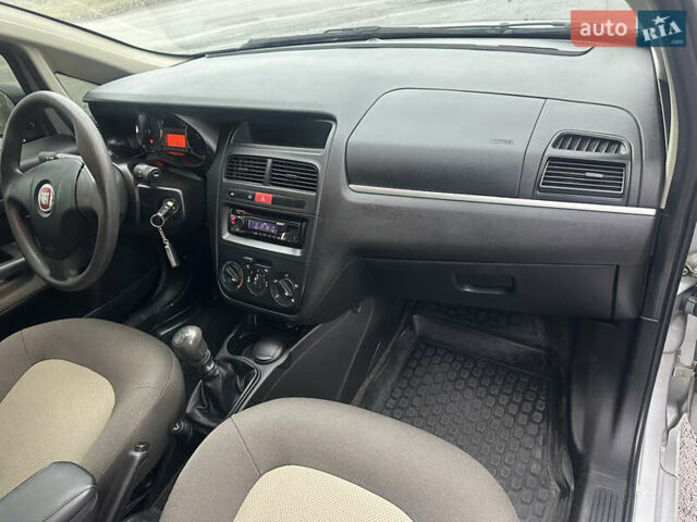 Серый Фиат Линеа, объемом двигателя 1.37 л и пробегом 44 тыс. км за 5100 $, фото 18 на Automoto.ua