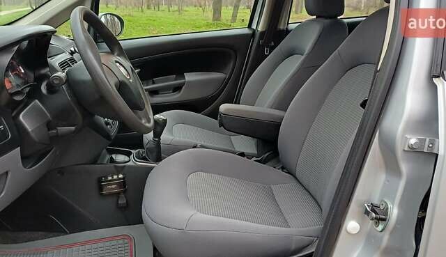 Сірий Фіат Лінеа, об'ємом двигуна 1.25 л та пробігом 53 тис. км за 7500 $, фото 7 на Automoto.ua