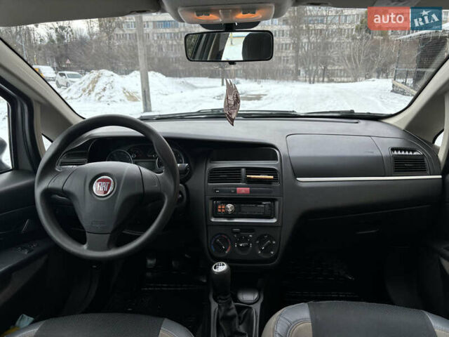Серый Фиат Линеа, объемом двигателя 1.37 л и пробегом 235 тыс. км за 4500 $, фото 15 на Automoto.ua