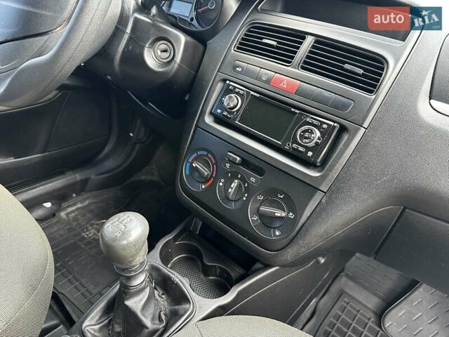 Серый Фиат Линеа, объемом двигателя 1.37 л и пробегом 262 тыс. км за 3600 $, фото 15 на Automoto.ua