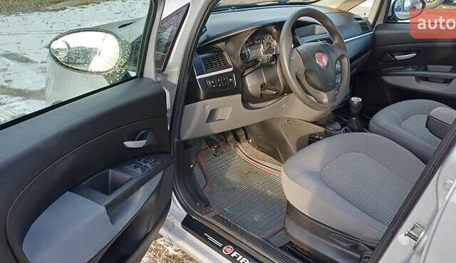 Сірий Фіат Лінеа, об'ємом двигуна 1.25 л та пробігом 54 тис. км за 7700 $, фото 4 на Automoto.ua