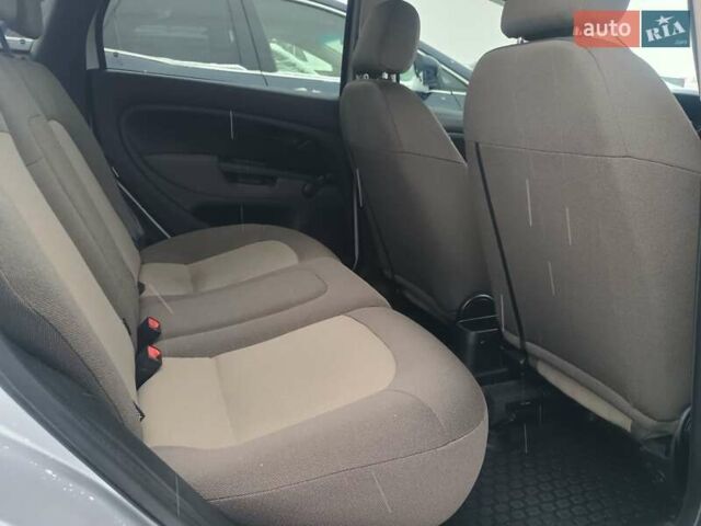 Серый Фиат Линеа, объемом двигателя 1.37 л и пробегом 45 тыс. км за 6600 $, фото 16 на Automoto.ua