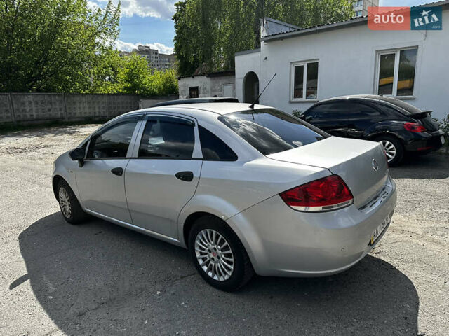 Серый Фиат Линеа, объемом двигателя 1.37 л и пробегом 262 тыс. км за 3600 $, фото 4 на Automoto.ua