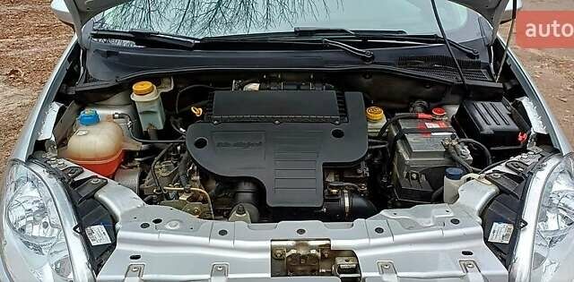 Серый Фиат Линеа, объемом двигателя 1.3 л и пробегом 53 тыс. км за 7700 $, фото 9 на Automoto.ua