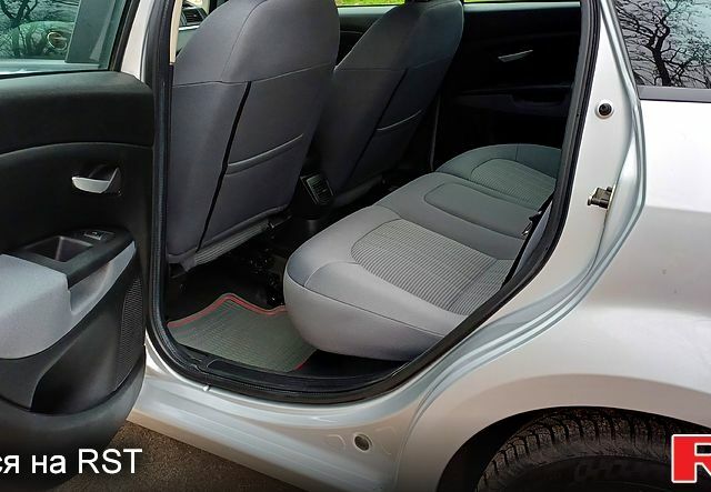 Серый Фиат Линеа, объемом двигателя 1.3 л и пробегом 53 тыс. км за 7700 $, фото 5 на Automoto.ua