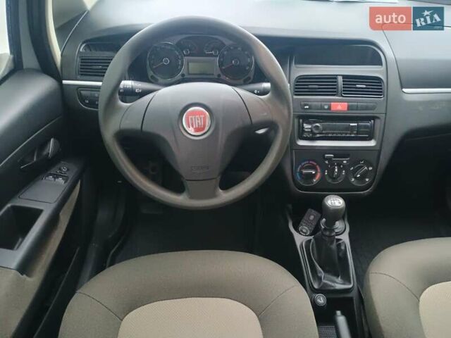 Серый Фиат Линеа, объемом двигателя 1.37 л и пробегом 45 тыс. км за 6600 $, фото 10 на Automoto.ua