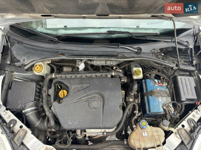 Серый Фиат Линеа, объемом двигателя 1.37 л и пробегом 235 тыс. км за 4500 $, фото 16 на Automoto.ua