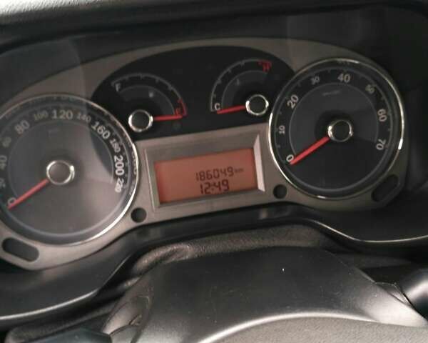 Сірий Фіат Лінеа, об'ємом двигуна 1.37 л та пробігом 189 тис. км за 1600 $, фото 4 на Automoto.ua