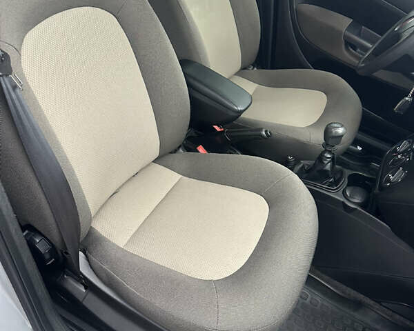 Серый Фиат Линеа, объемом двигателя 1.37 л и пробегом 44 тыс. км за 5100 $, фото 17 на Automoto.ua