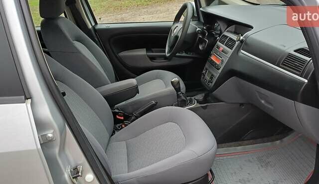 Сірий Фіат Лінеа, об'ємом двигуна 1.25 л та пробігом 53 тис. км за 7500 $, фото 11 на Automoto.ua