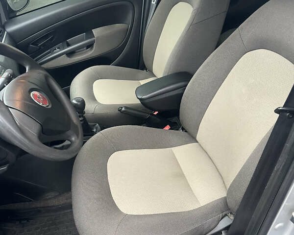 Серый Фиат Линеа, объемом двигателя 1.37 л и пробегом 44 тыс. км за 5100 $, фото 14 на Automoto.ua