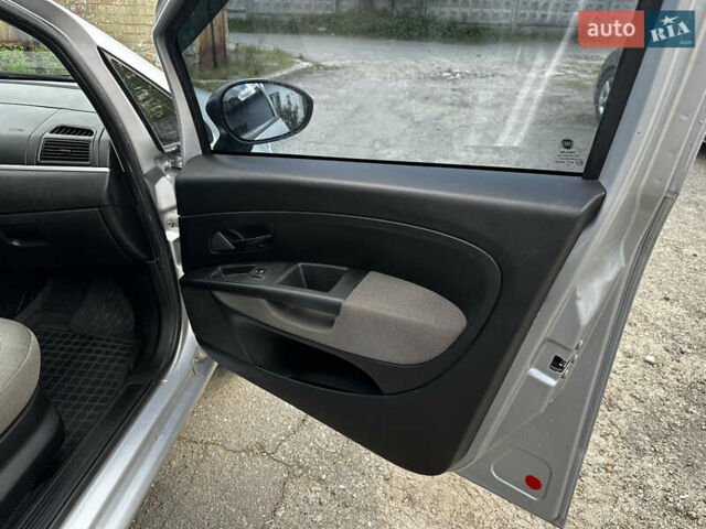 Серый Фиат Линеа, объемом двигателя 1.37 л и пробегом 262 тыс. км за 3600 $, фото 16 на Automoto.ua