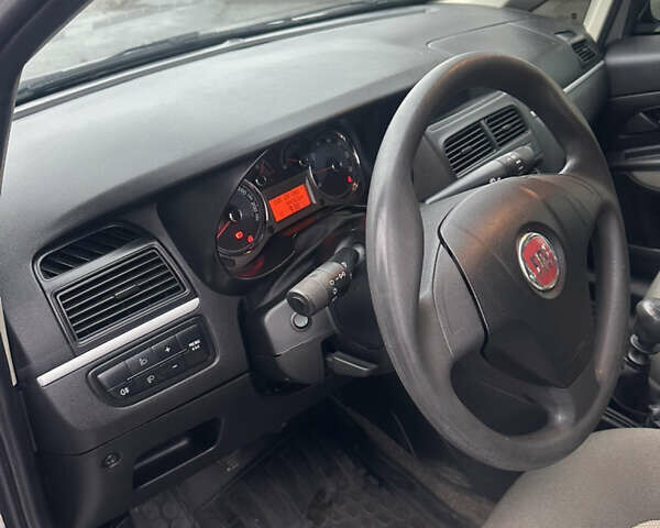 Серый Фиат Линеа, объемом двигателя 1.37 л и пробегом 44 тыс. км за 5100 $, фото 13 на Automoto.ua