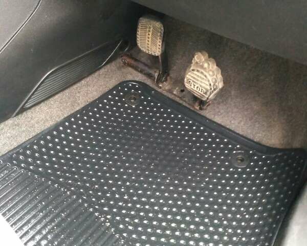 Сірий Фіат Лінеа, об'ємом двигуна 1.37 л та пробігом 189 тис. км за 1600 $, фото 10 на Automoto.ua