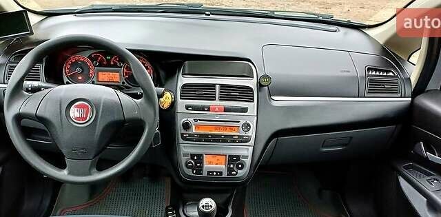 Серый Фиат Линеа, объемом двигателя 1.3 л и пробегом 53 тыс. км за 7700 $, фото 6 на Automoto.ua