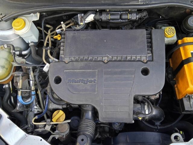 Серый Фиат Линеа, объемом двигателя 1.2 л и пробегом 254 тыс. км за 4600 $, фото 4 на Automoto.ua